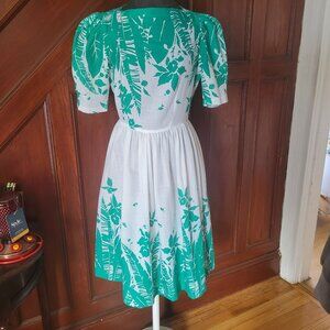 Vintage Green & White Tropical Floral Print Dress Melissa Petites Puff Sleeves